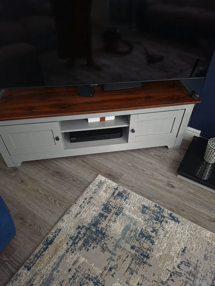 Tv Unit and mirror