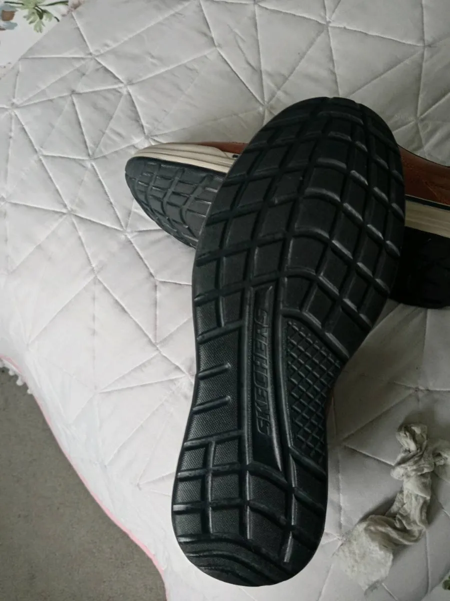 Sketchers slip ons - Image 4