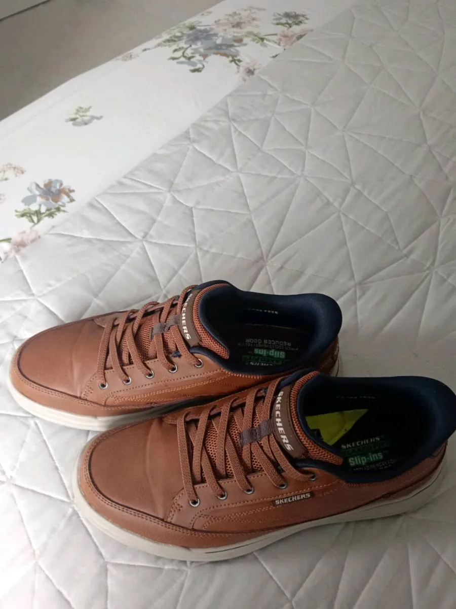 Sketchers slip ons - Image 1