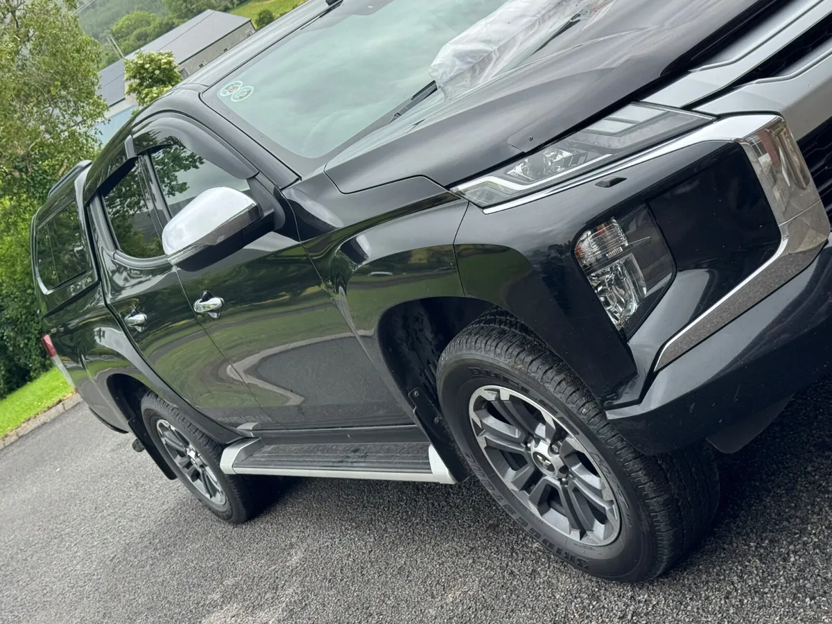 Tinted wind deflectors delivered - Image 3