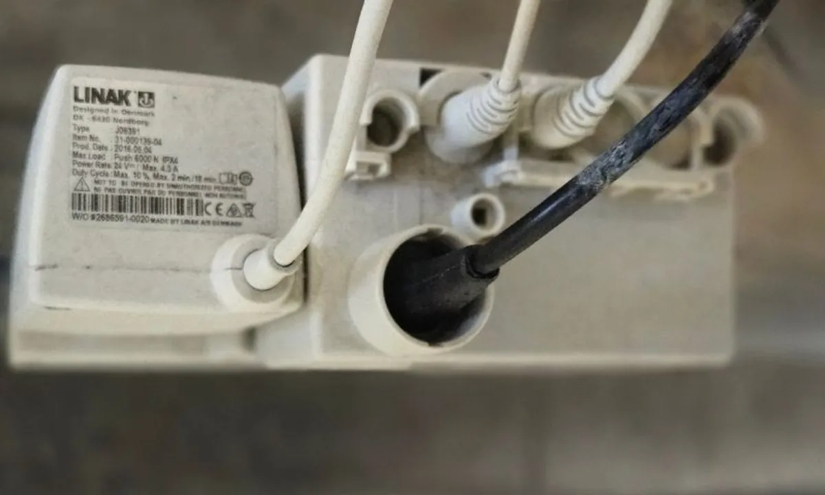Plinth Changing Table  -Hydraulic - Image 4