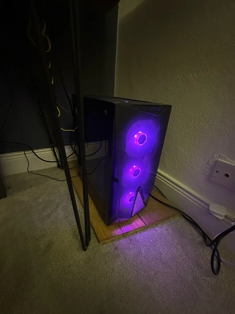 FULL GAMING SETUP- PC, TRIPLE MONTOR,GAMING CHAIR - Image 4