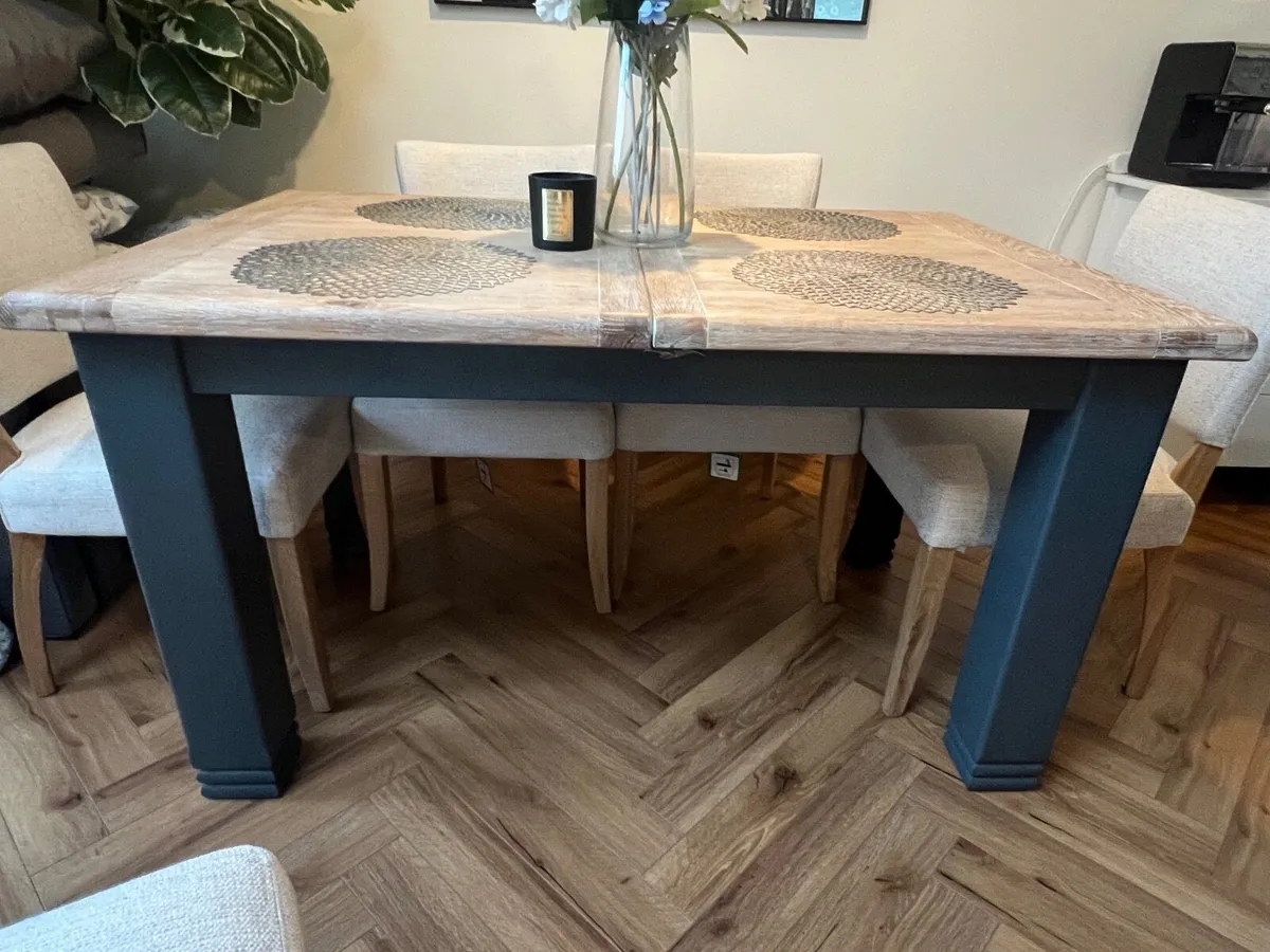 6 seater dining Table - Image 1