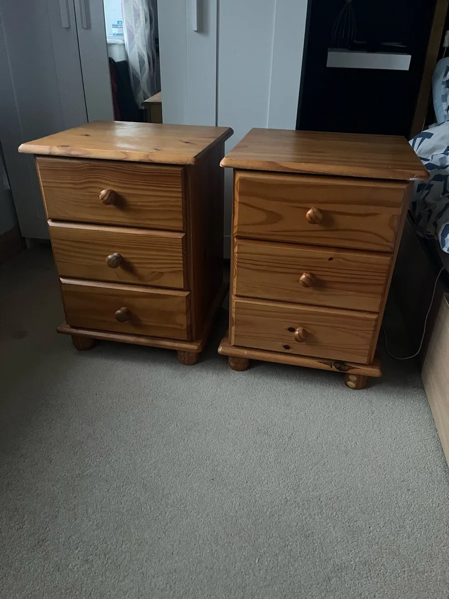 Bedside lockers