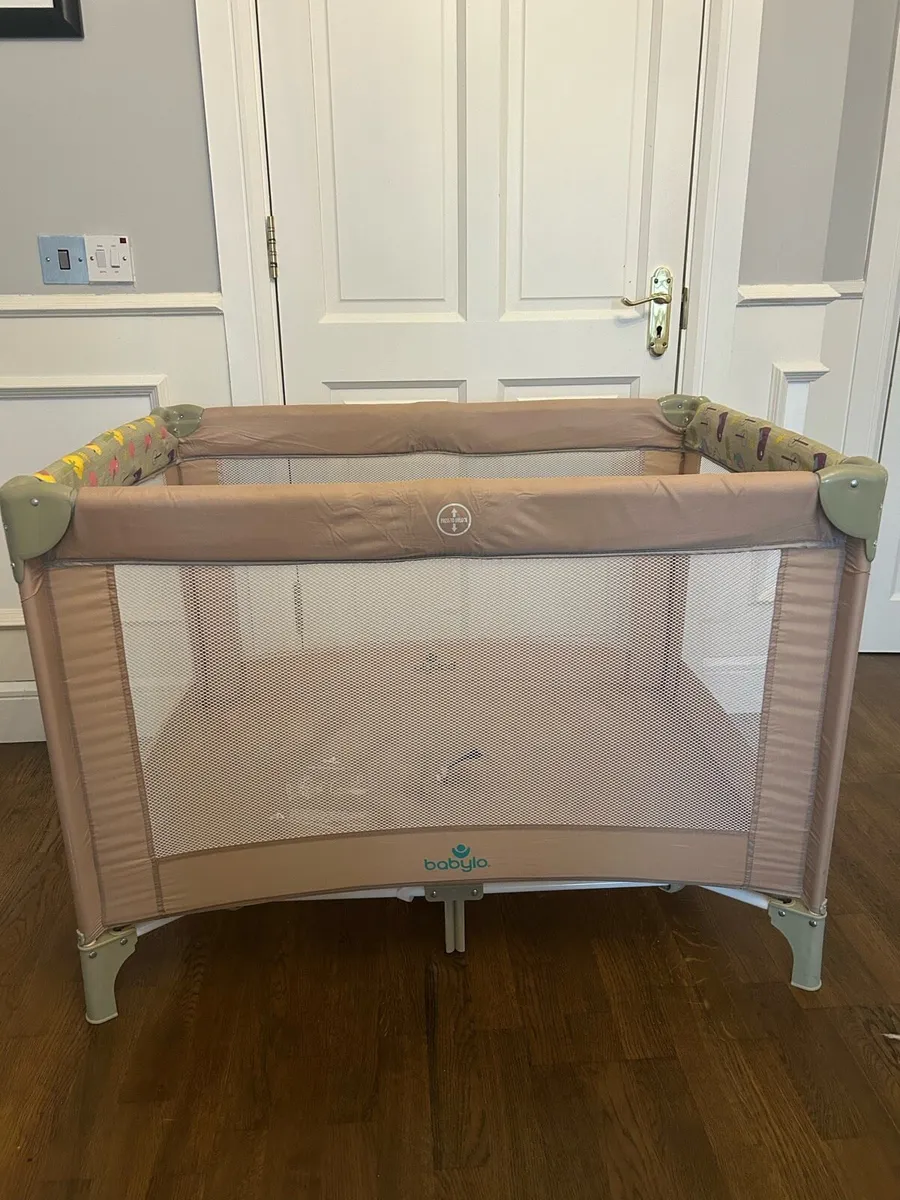 Travel cot - Image 1