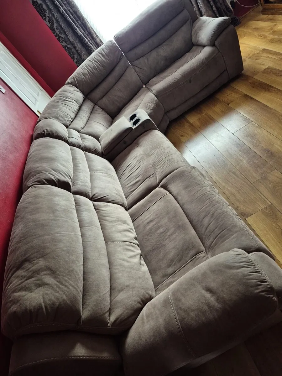 Luxury Recliner Sofa Set - Image 2