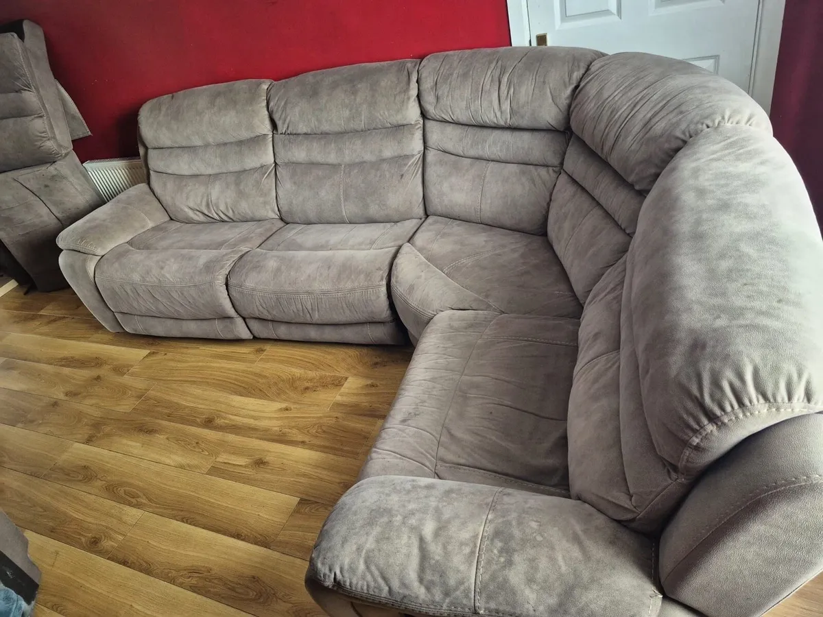Luxury Recliner Sofa Set - Image 4