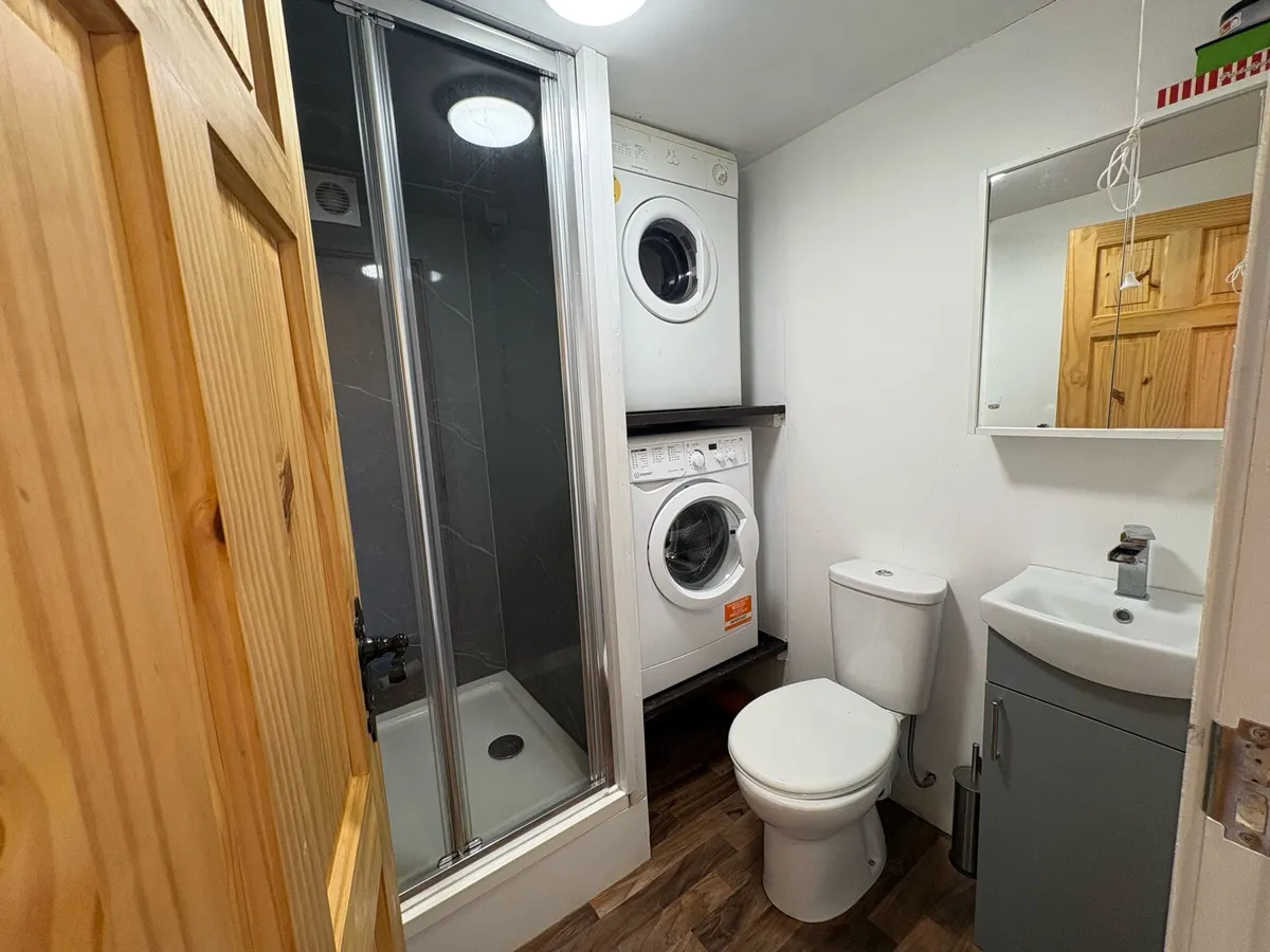 Converted Container Cabin - Image 3