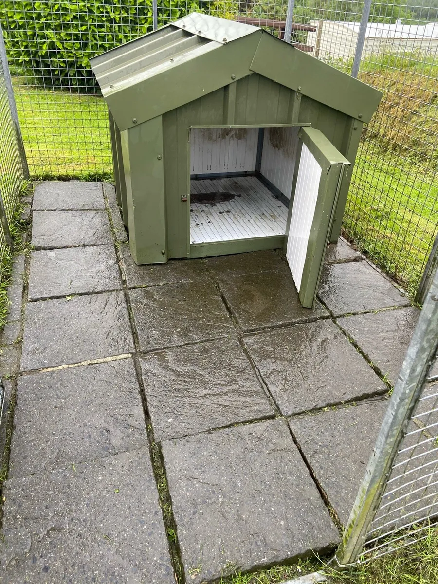 Dog kennel and run - Image 1