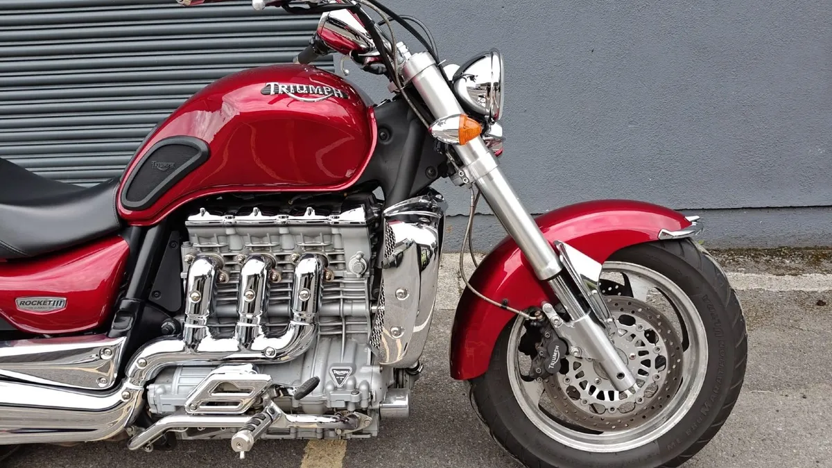 Triumph Rocket III 2.300 cc Roadster Mint 11 k mil - Image 3