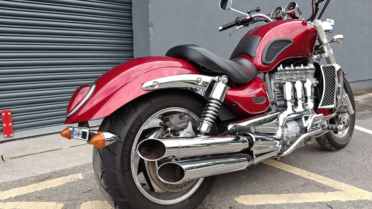 Triumph Rocket III 2.300 cc Roadster Mint 11 k mil - Image 4