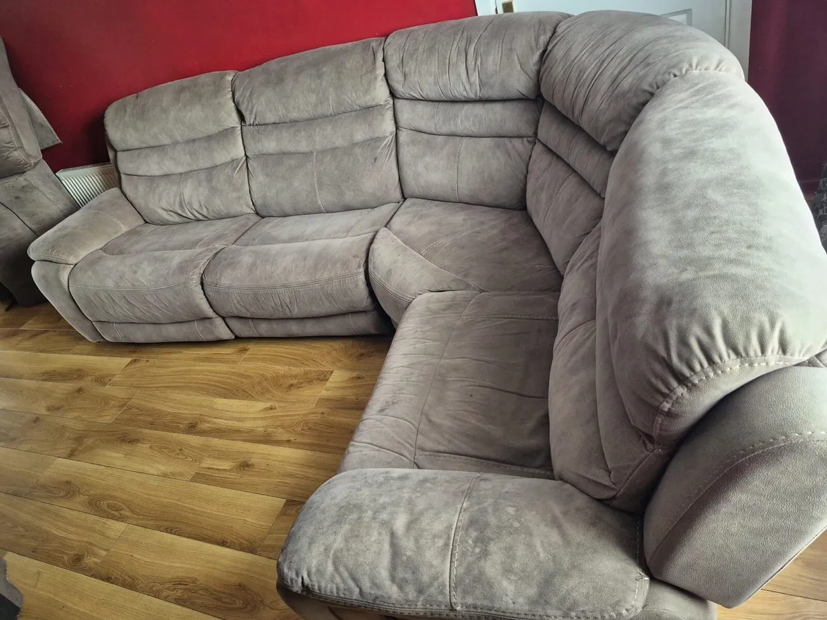 Recliner sofa - Image 1