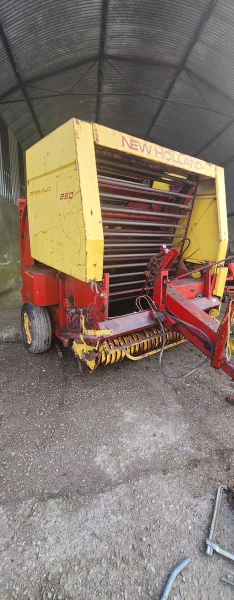 New Holland Model 850 Round Baler - Image 2