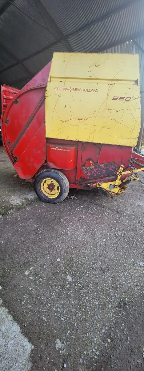 New Holland Model 850 Round Baler - Image 3