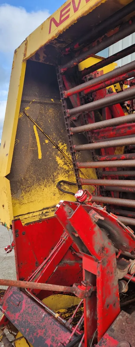 New Holland Model 850 Round Baler - Image 4