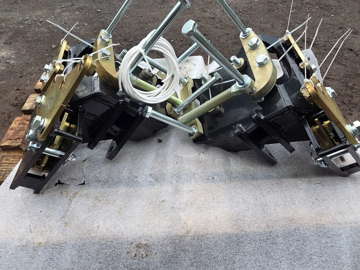 Axle brackets - Image 4