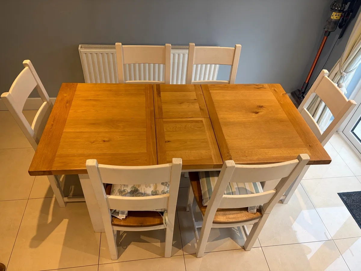 Kitchen table and chairs - Image 1