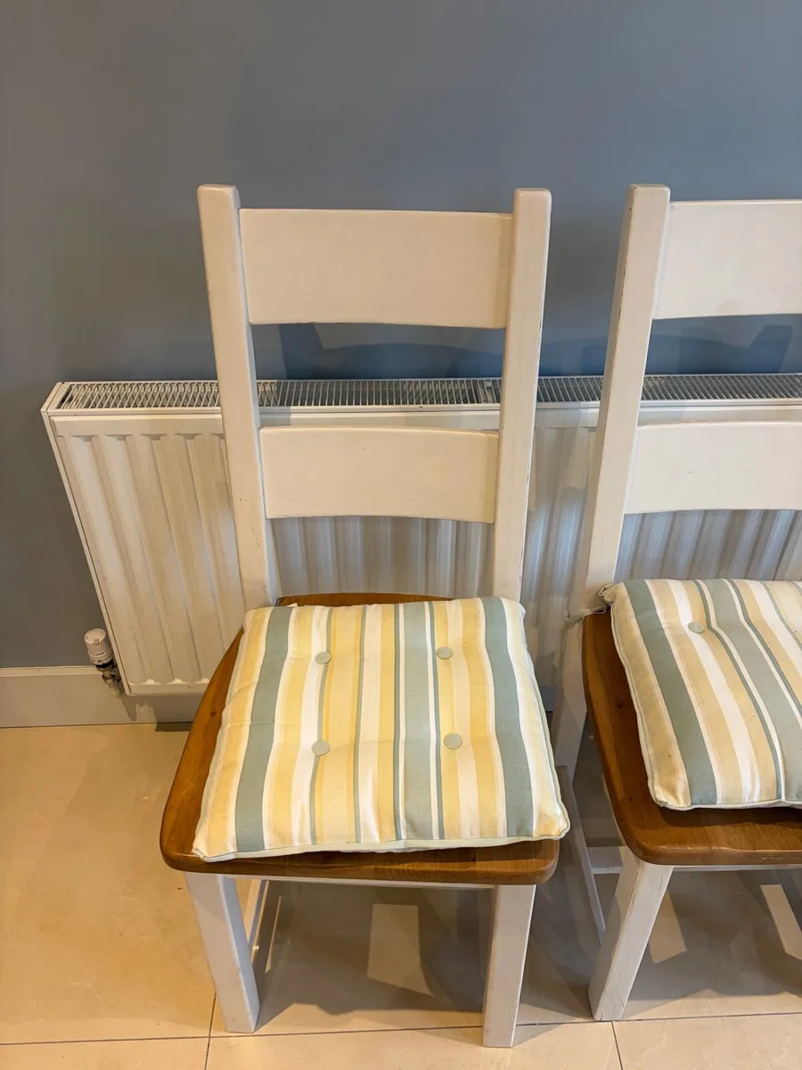 Kitchen table and chairs - Image 3