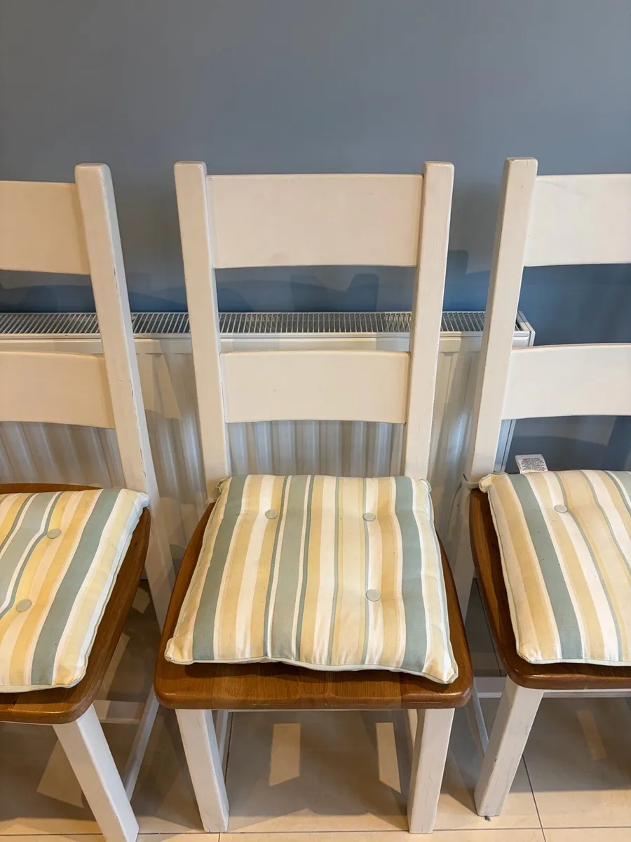 Kitchen table and chairs - Image 4