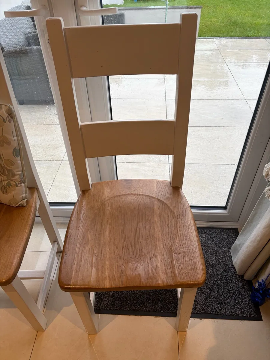 Kitchen table and chairs - Image 2
