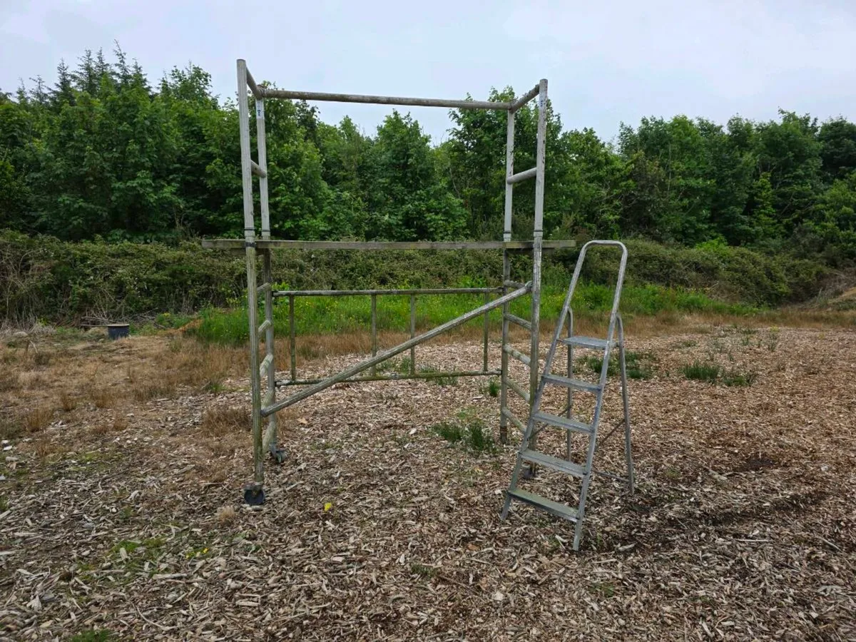Access tower - Image 3