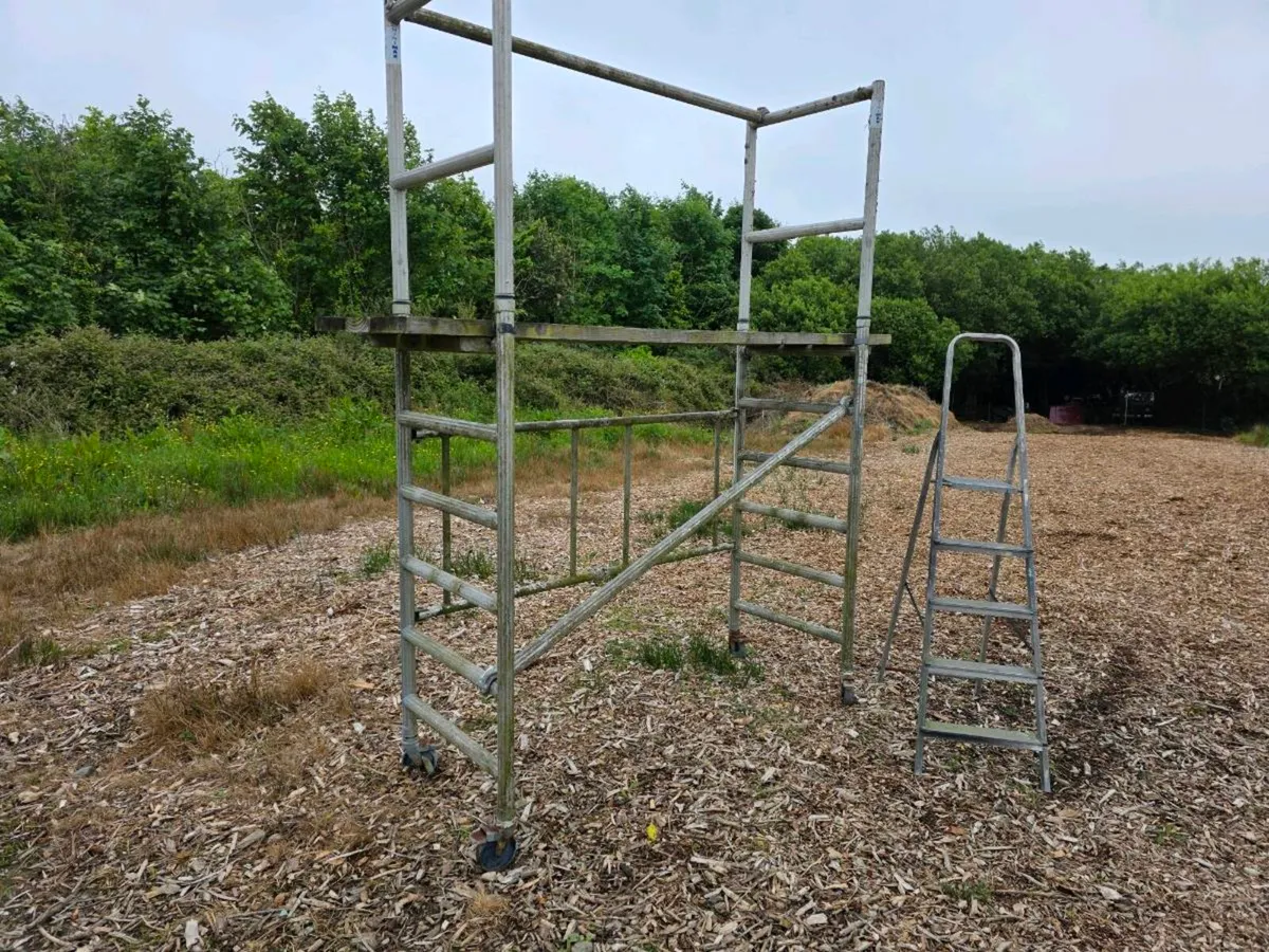 Access tower - Image 4