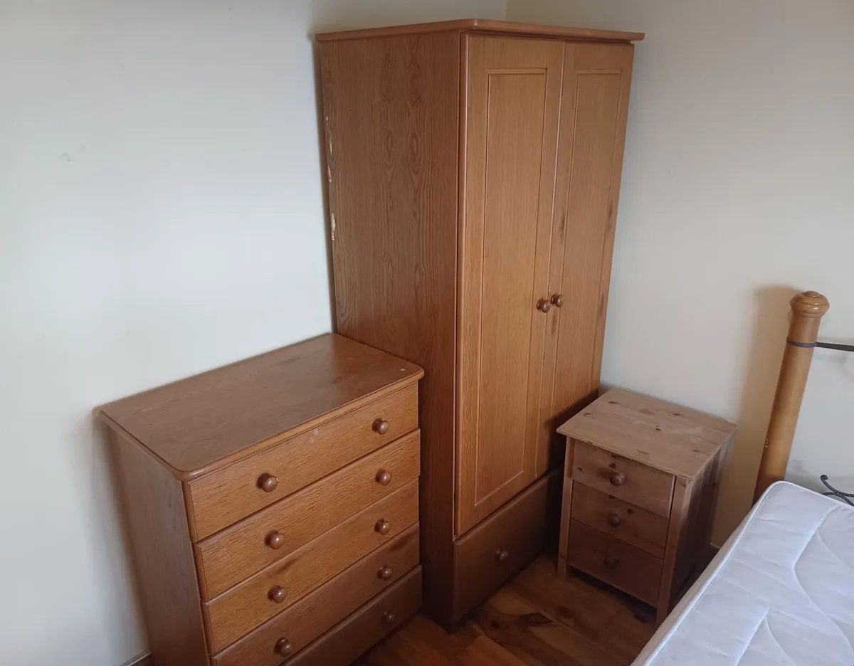 Bedroom furniture - Image 1