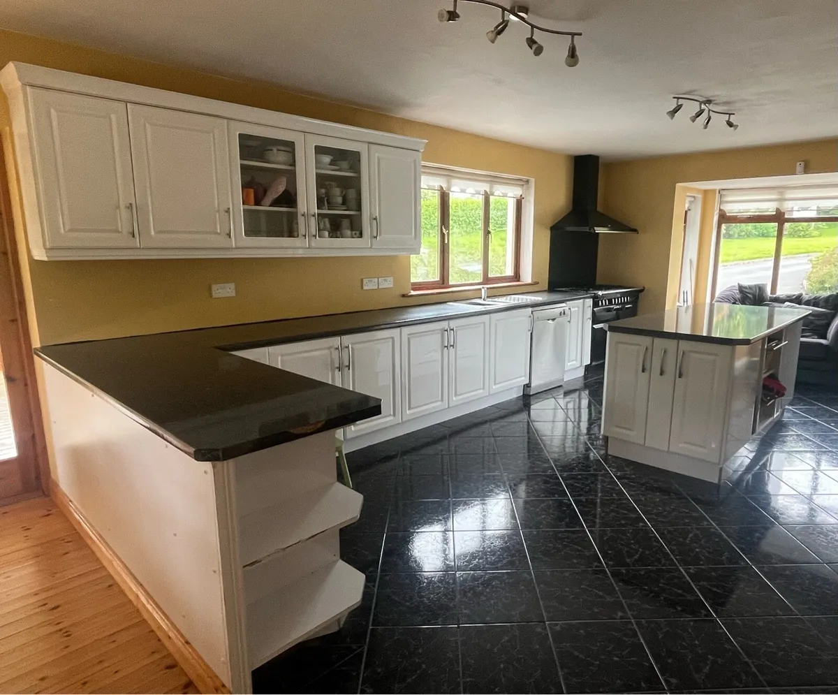 Kitchen units - Image 1