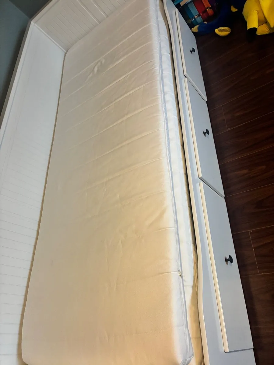 Beds - Image 2