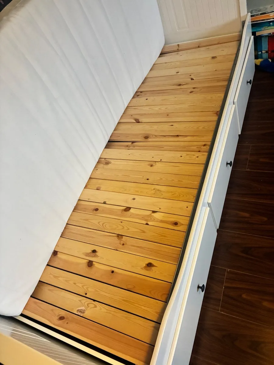 Beds - Image 4