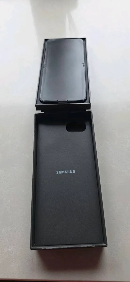 Samsung Galaxy Z Flip7 - Image 3