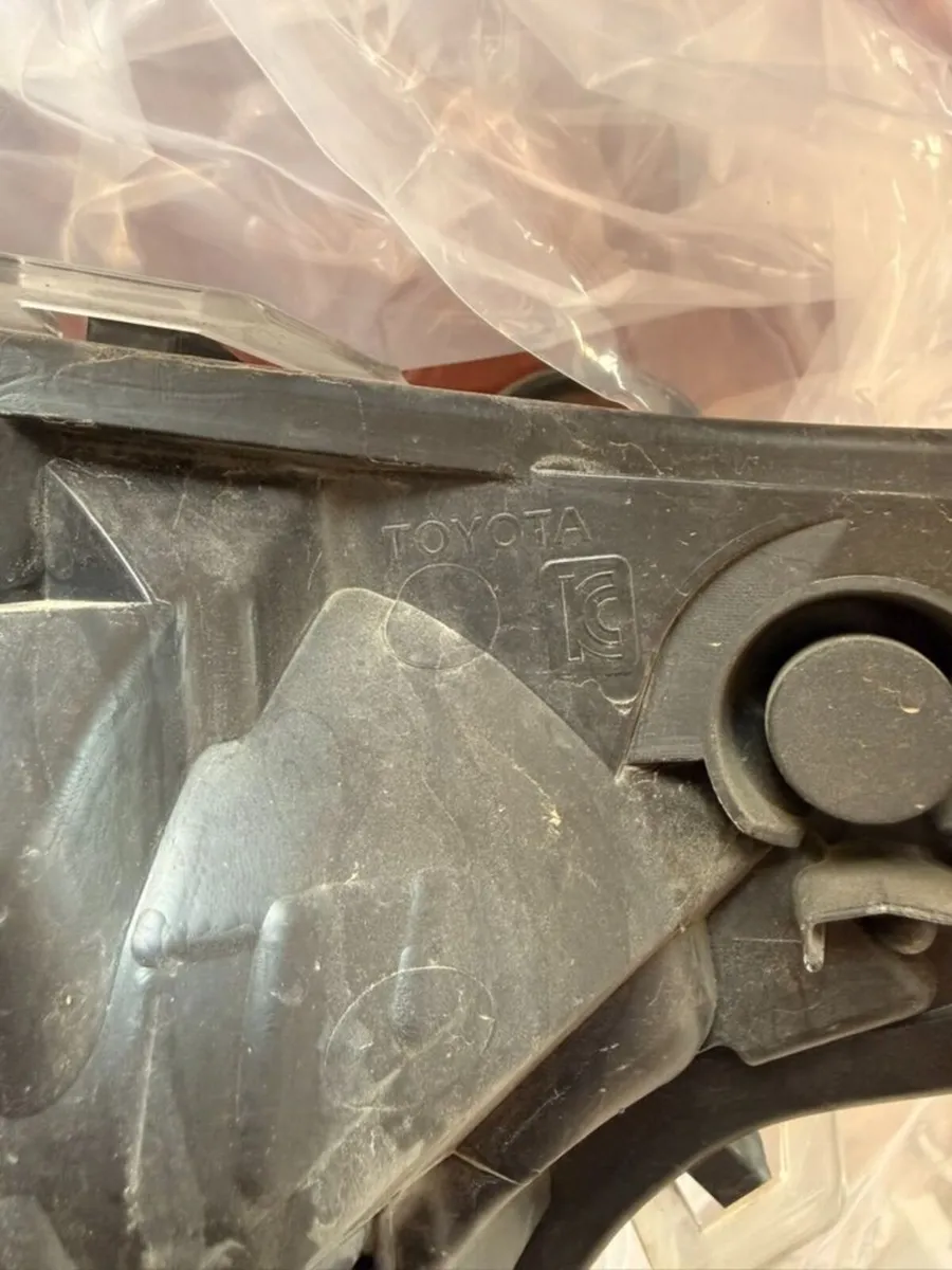 Toyota RAV4 2019-2024 Genuine OEM LED Headlights - Image 3