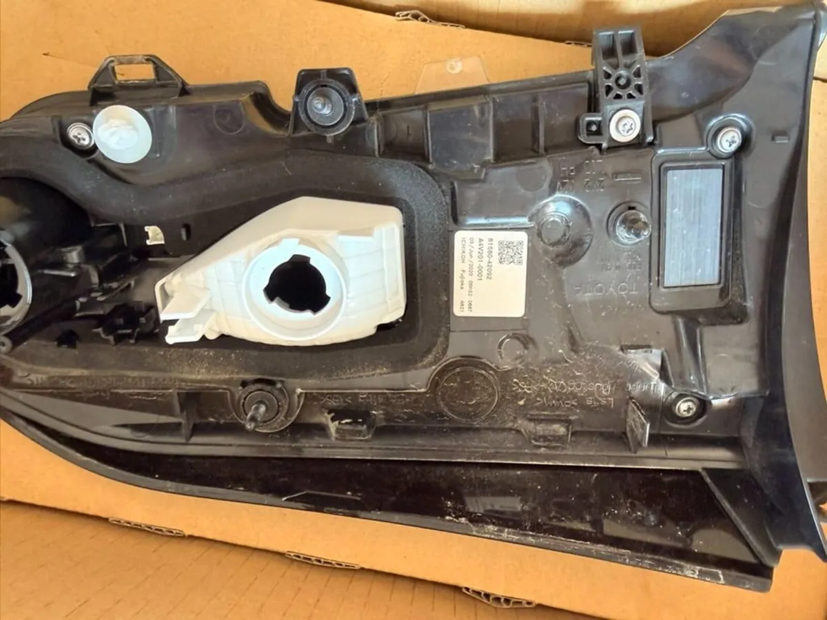 Toyota RAV4 2019-2024 Genuine OEM LED Headlights - Image 2