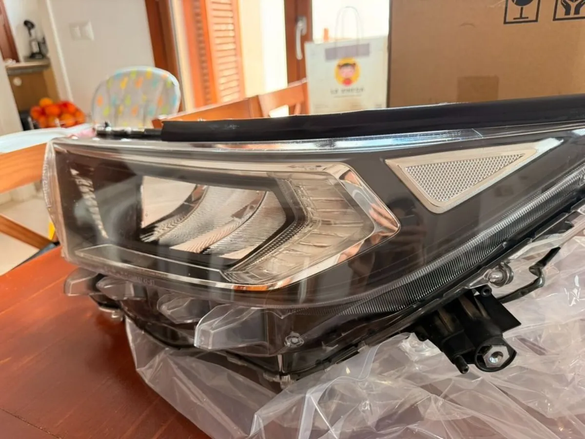 Toyota RAV4 2019-2024 Genuine OEM LED Headlights - Image 4