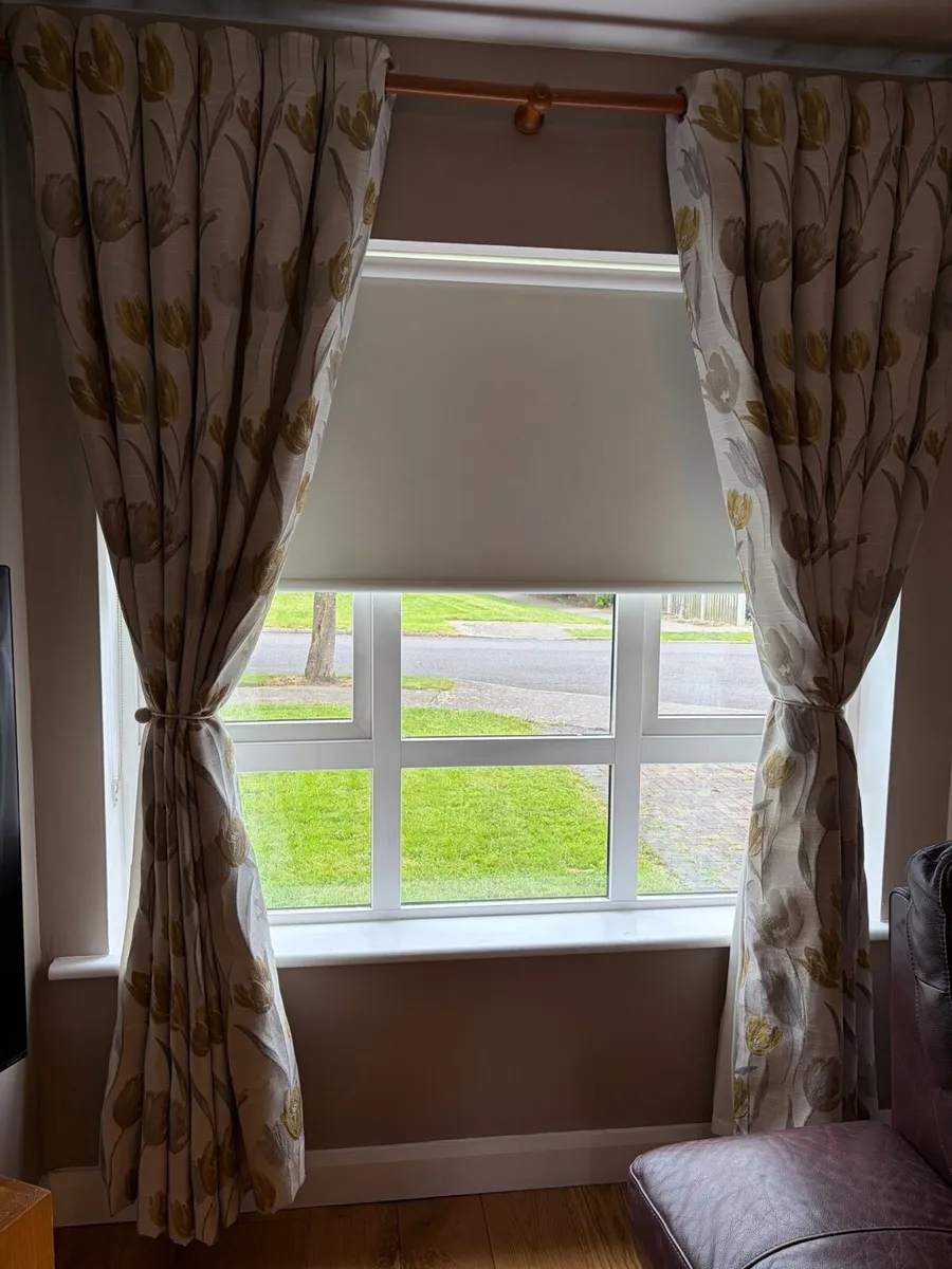 Curtains - Image 3