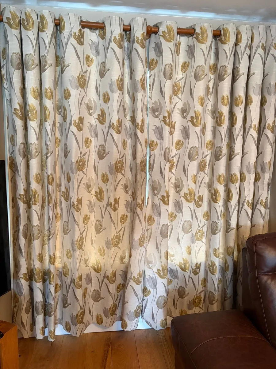 Curtains - Image 1