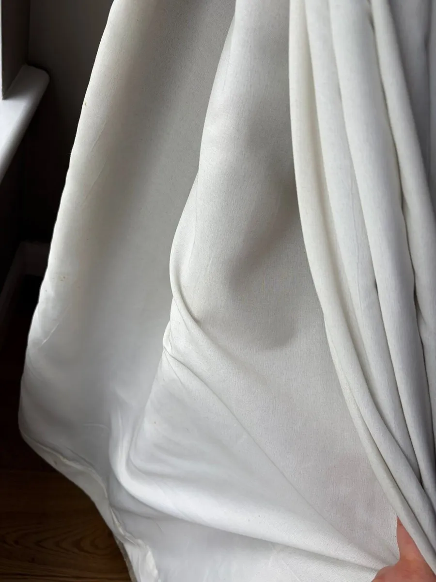 Curtains - Image 2