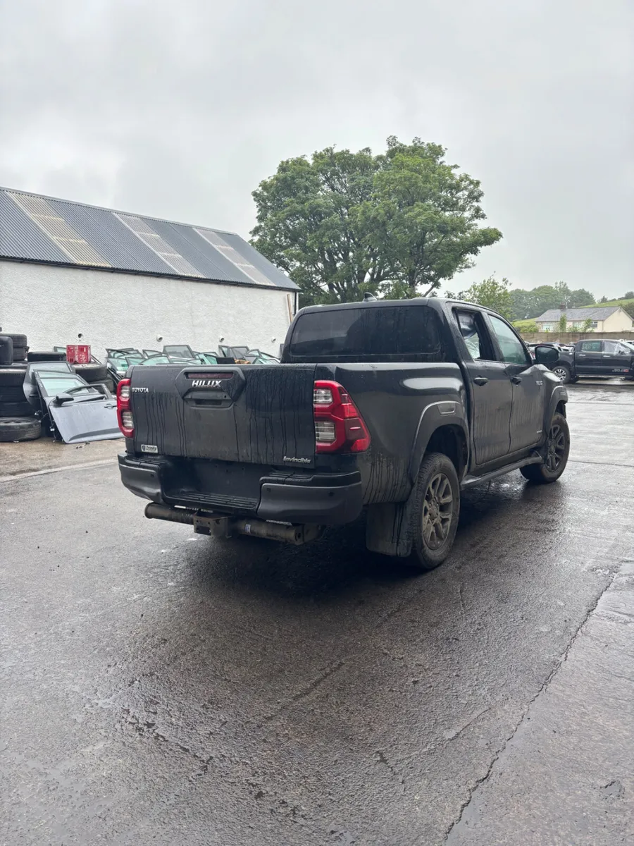 2.8L Toyota Hilux invincible for breaking - Image 4