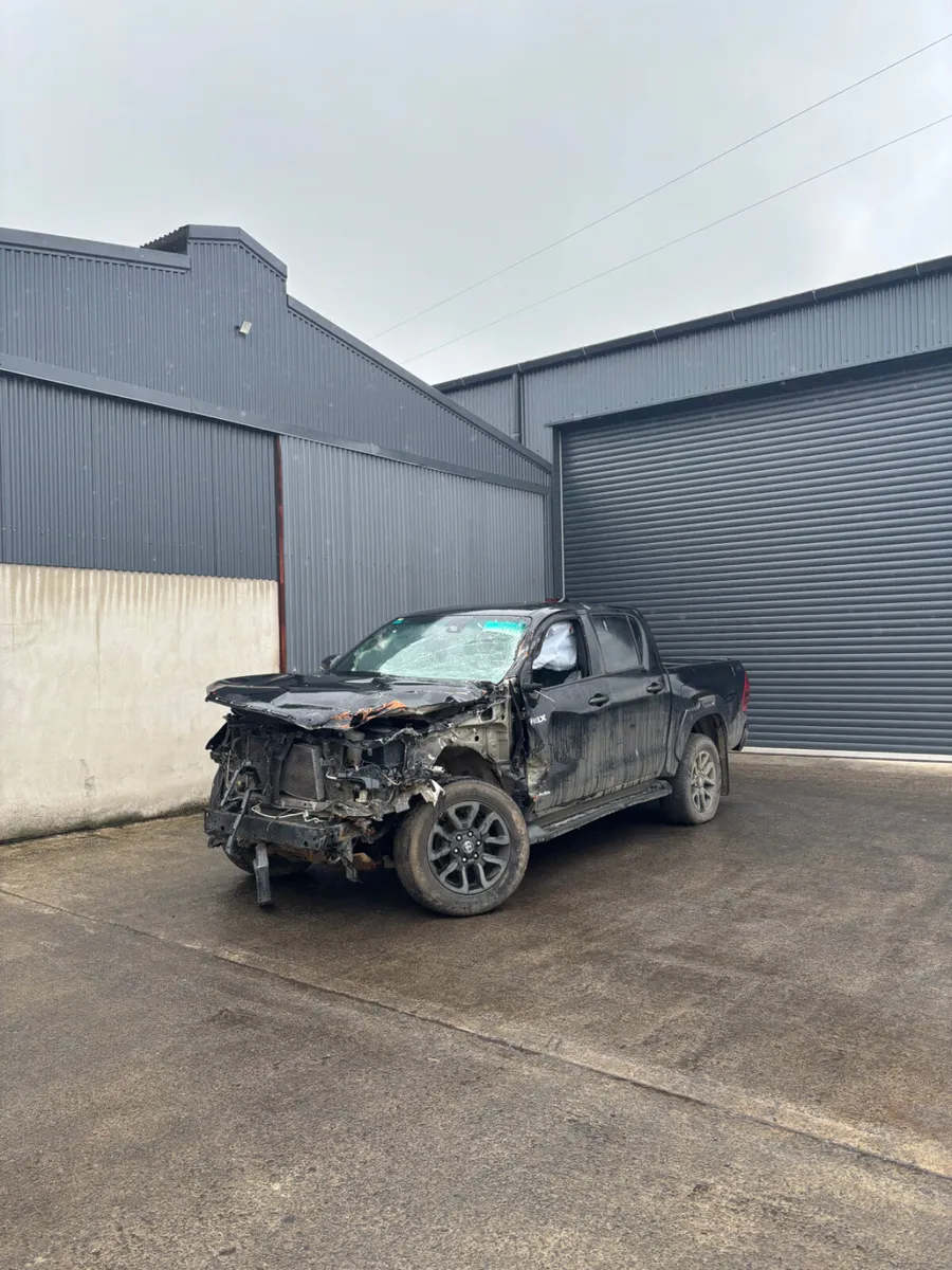 2.8L Toyota Hilux invincible for breaking - Image 3