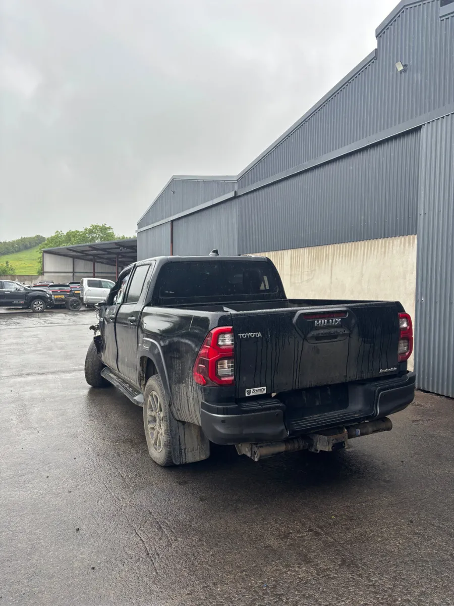 2.8L Toyota Hilux invincible for breaking - Image 2