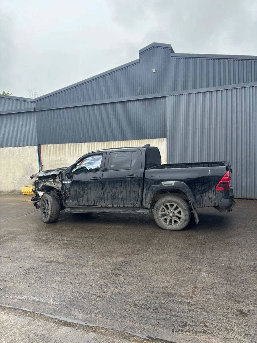 2.8L Toyota Hilux invincible for breaking - Image 1