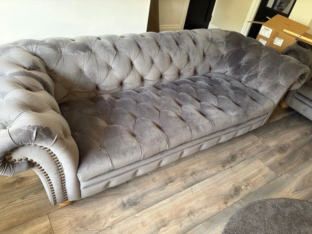 Chesterfield sofa - Image 2