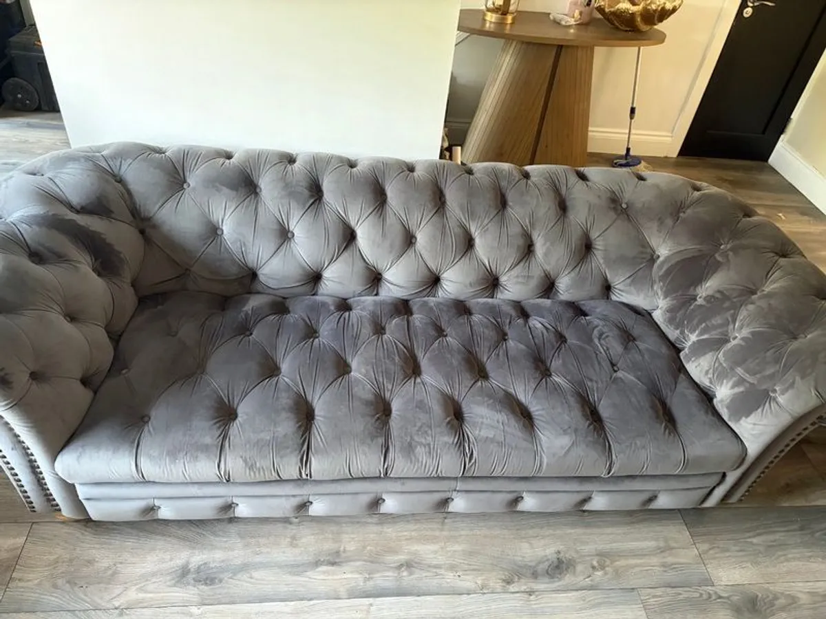 Chesterfield sofa - Image 3