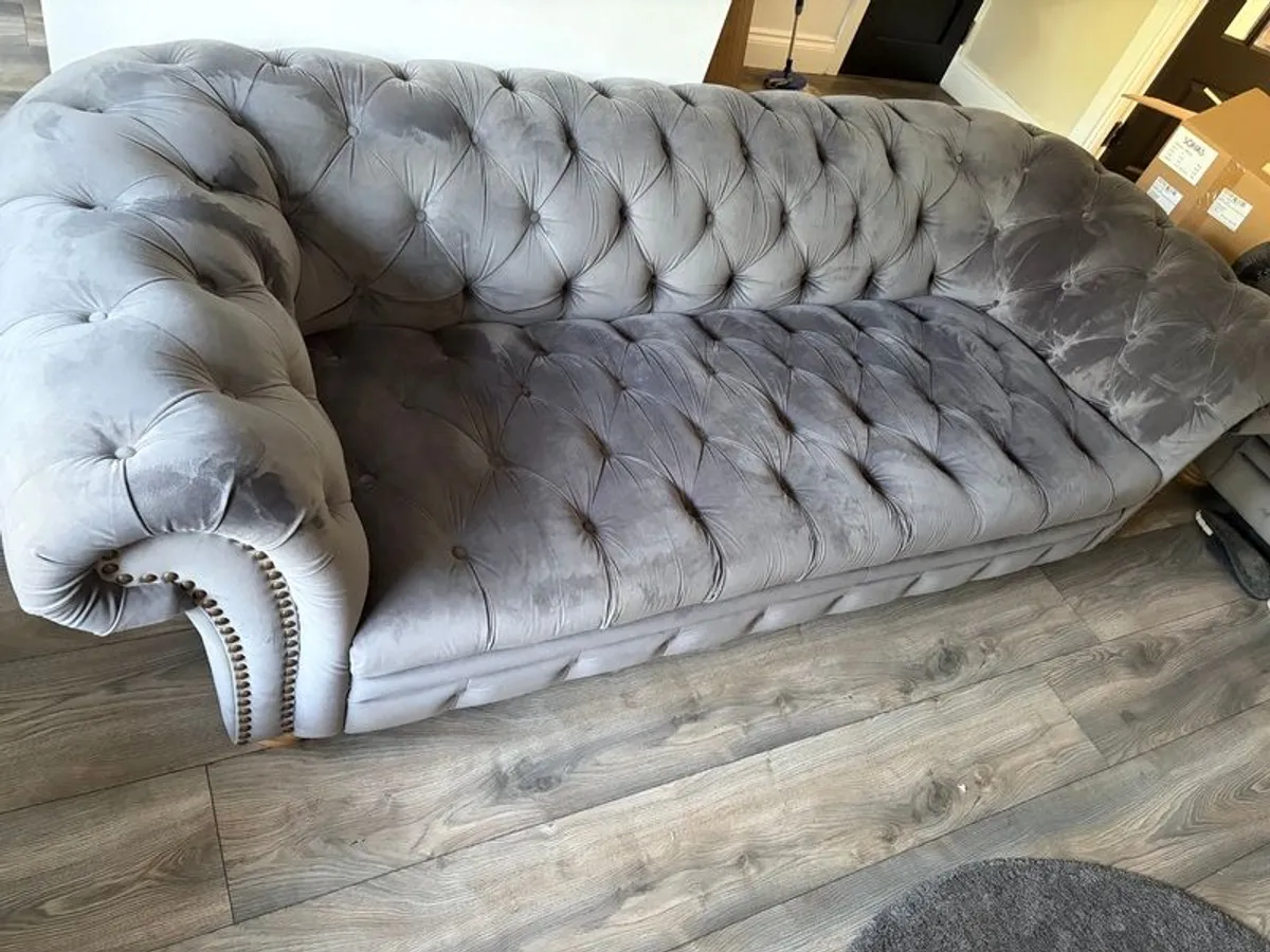 Chesterfield sofa - Image 4