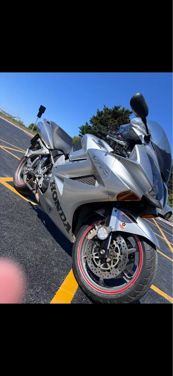 04 Vfr 800 - Image 1
