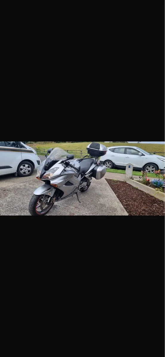 04 Vfr 800 - Image 2
