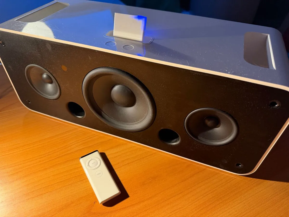 Apple iPod Hi-Fi Speaker Docking Station Model A11 - Image 1