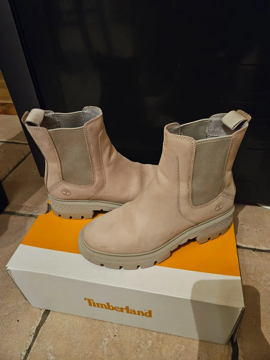 Boots - Image 4