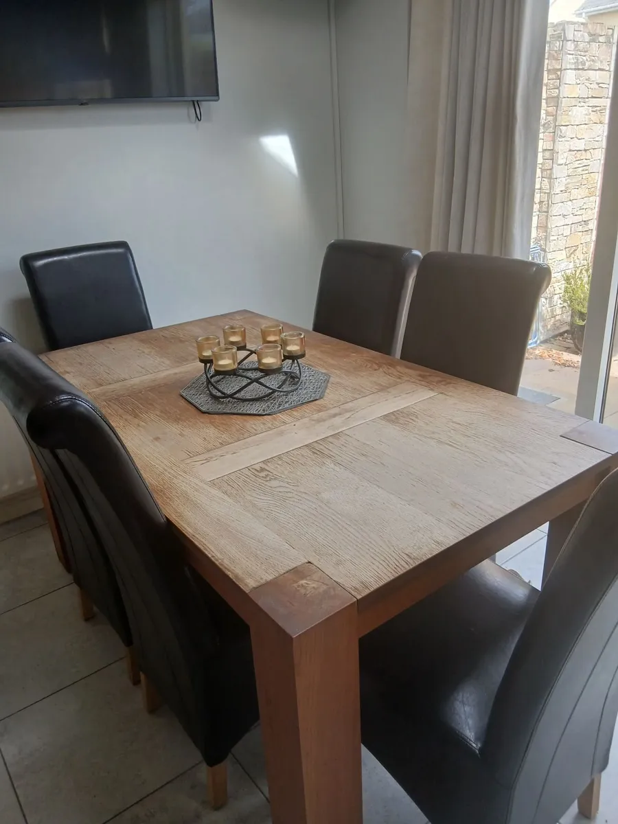 Kitchen table and 6 dining chairs - Image 1