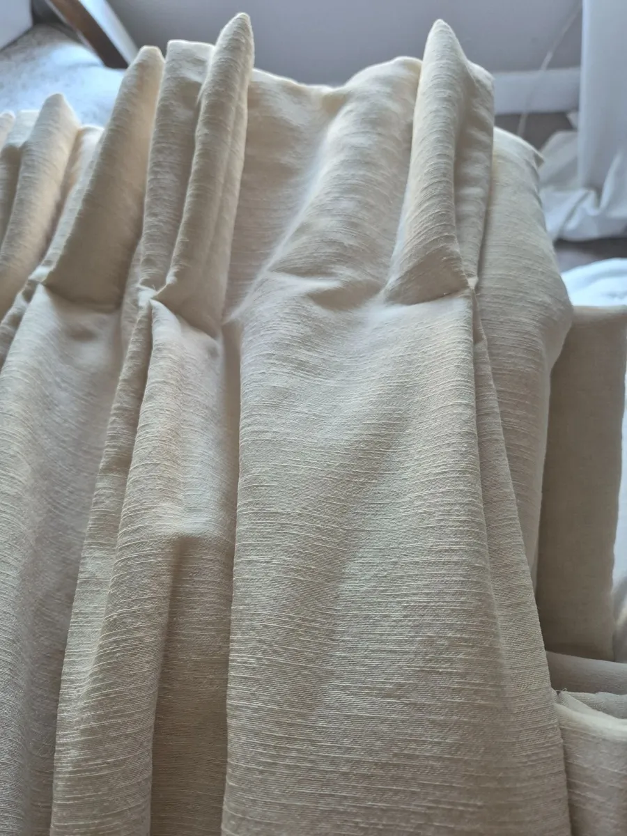 Curtains - Image 2